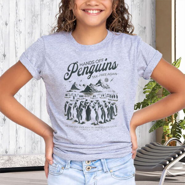 Penguins Against Tariffs Funny Trump Tariffs 2025 T-Shirt