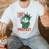 Statue of Liberty chibi hands off protest 2025 T-Shirt