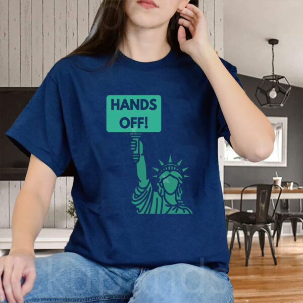 Hands Off Protest, Medicaid Medicare Social Security 2025 T-Shirt