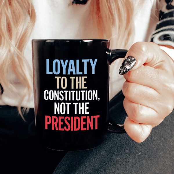 Loyalty to Constitution Resist, Loyalty to Constitution, Not The President 2025 Mug